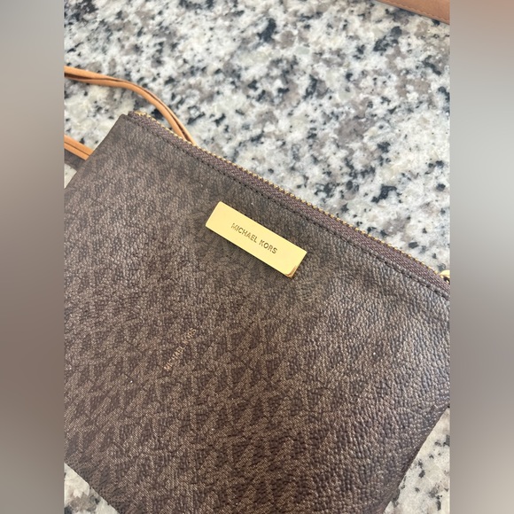 Michael Kors leather “Fanny pack” - Picture 4 of 4